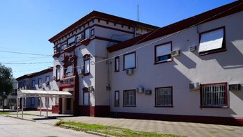 MISTERIO EN LA PLATA: HALLAN A UN HOMBRE HERIDO DE BALA EN SU VEHÍCULO Y NO DESCARTAN UN AJUSTE DE CUENTAS